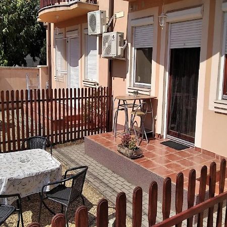 Hellasz Apartman Гюла Екстериор снимка