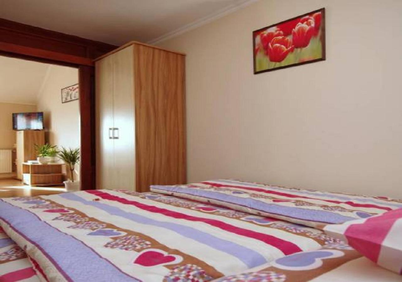 Hellasz Apartman Гюла Екстериор снимка