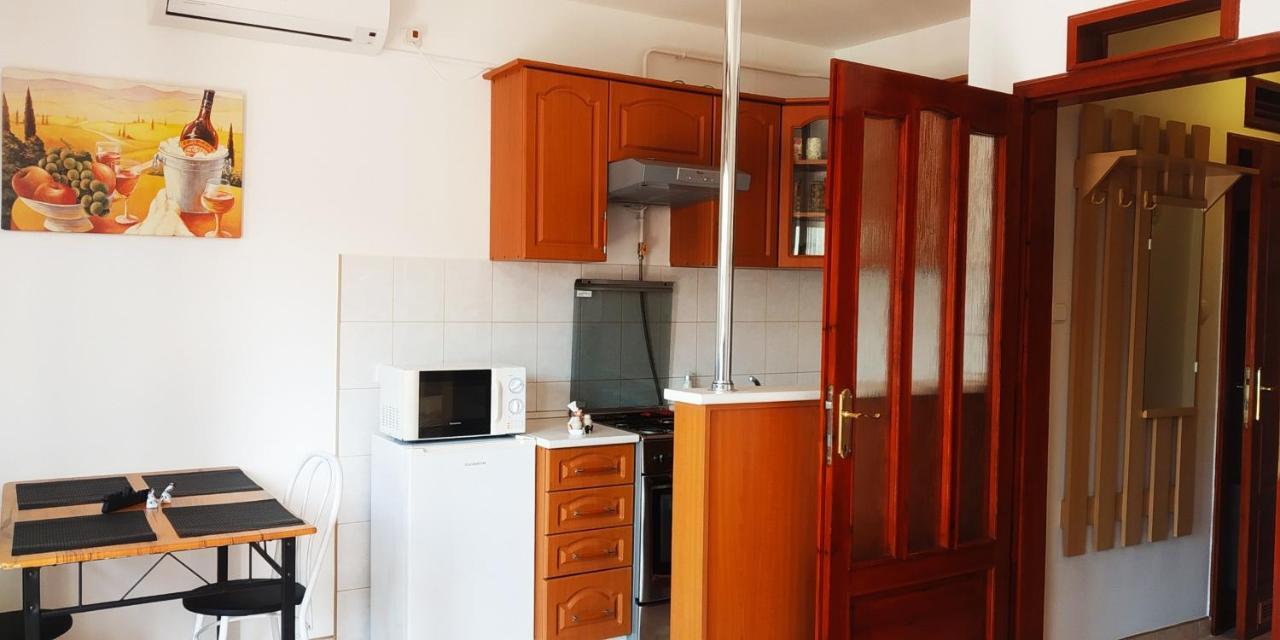 Hellasz Apartman Гюла Екстериор снимка