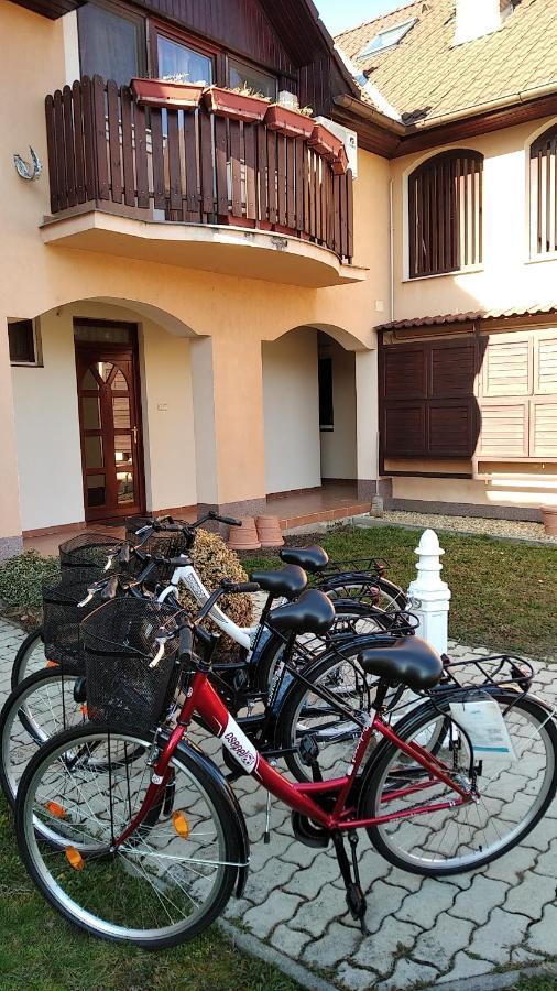 Hellasz Apartman Гюла Екстериор снимка