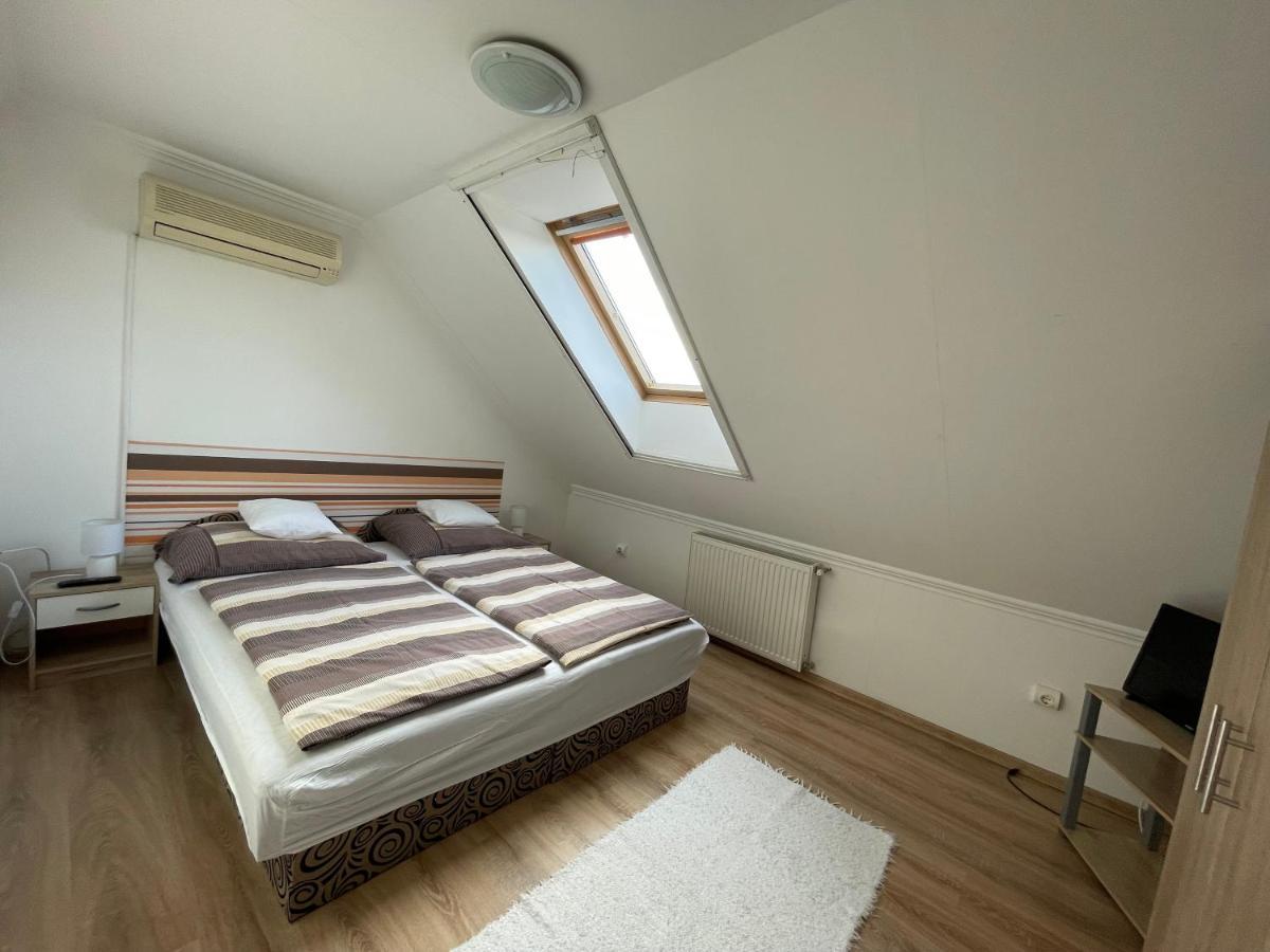 Hellasz Apartman Гюла Екстериор снимка
