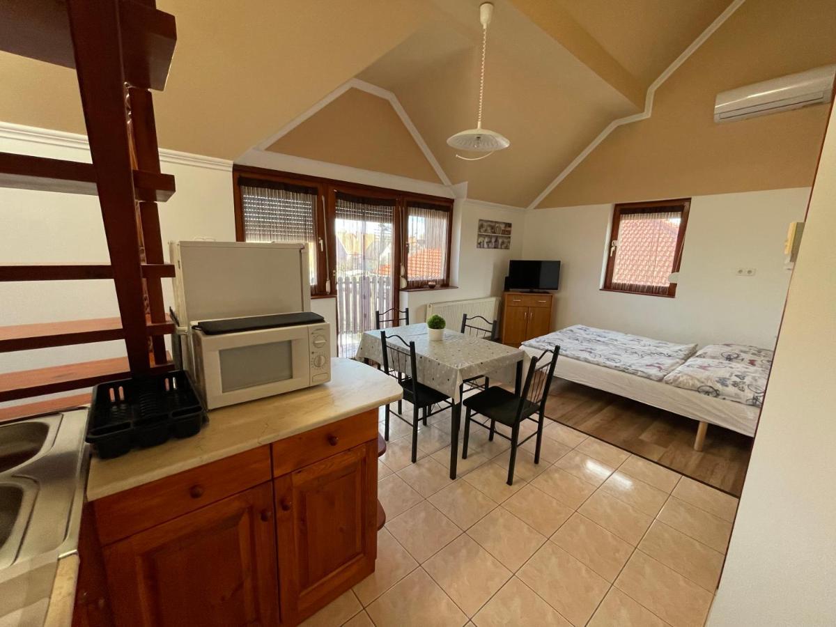 Hellasz Apartman Гюла Екстериор снимка