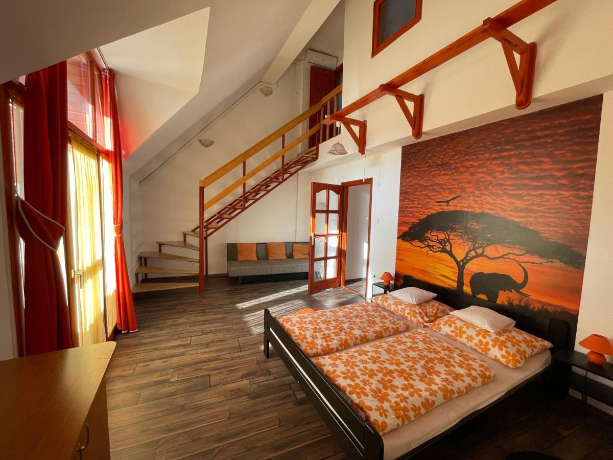 Hellasz Apartman Гюла Екстериор снимка