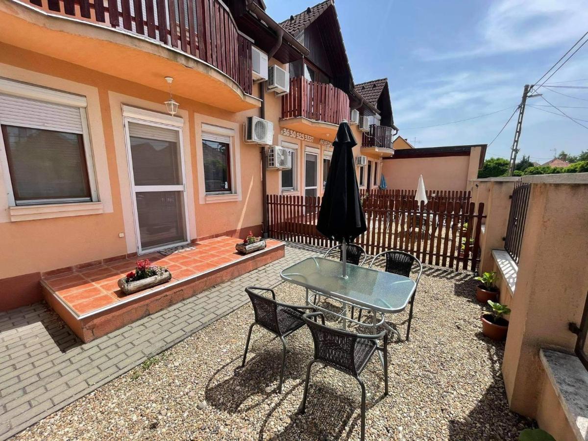 Hellasz Apartman Гюла Екстериор снимка