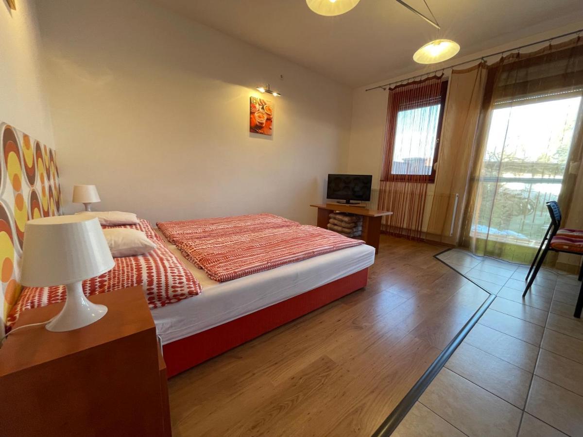 Hellasz Apartman Гюла Екстериор снимка
