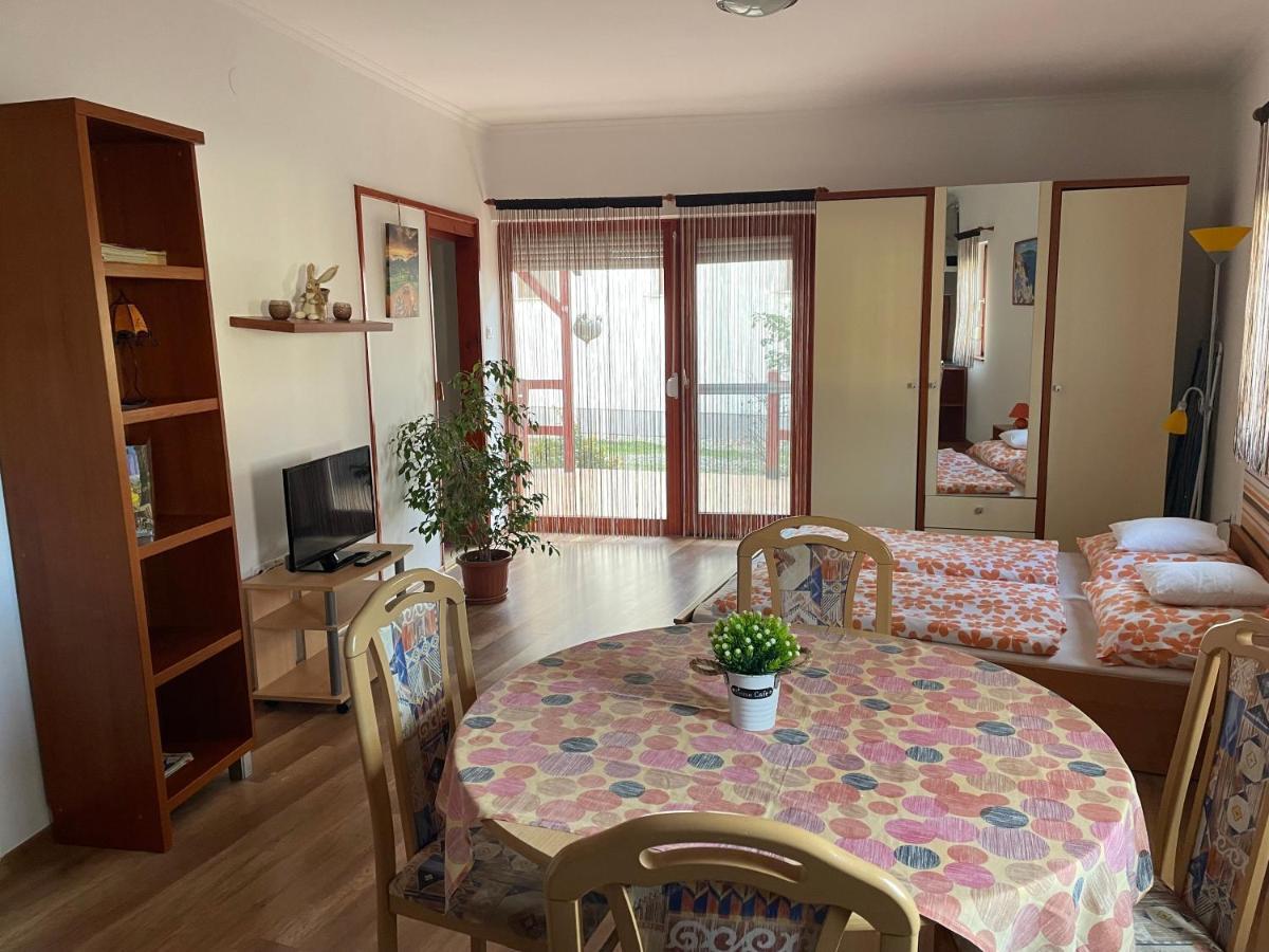 Hellasz Apartman Гюла Екстериор снимка