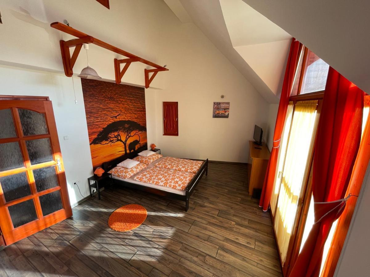 Hellasz Apartman Гюла Екстериор снимка