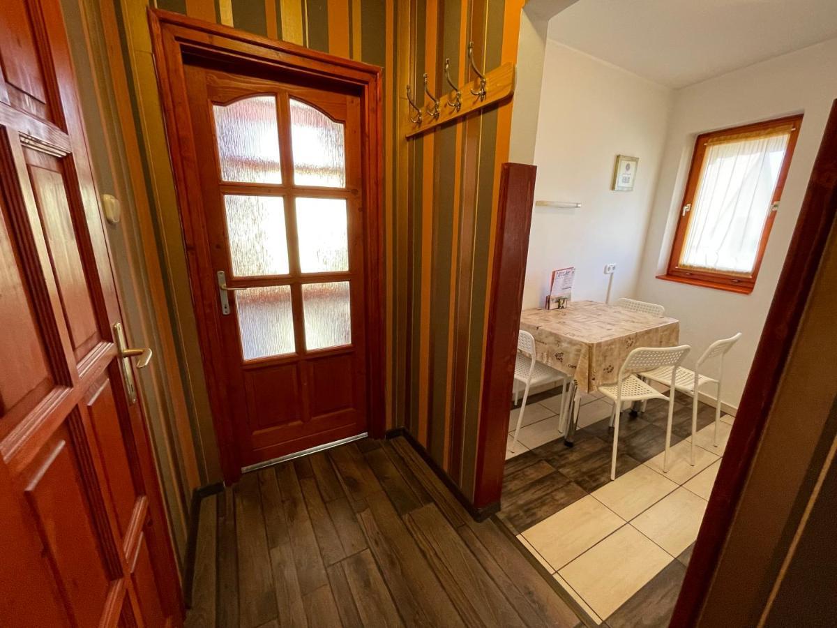 Hellasz Apartman Гюла Екстериор снимка