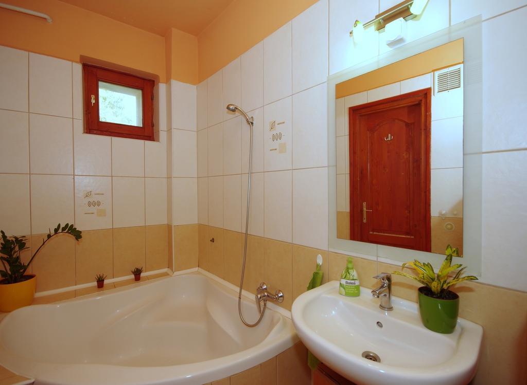Hellasz Apartman Гюла Стая снимка