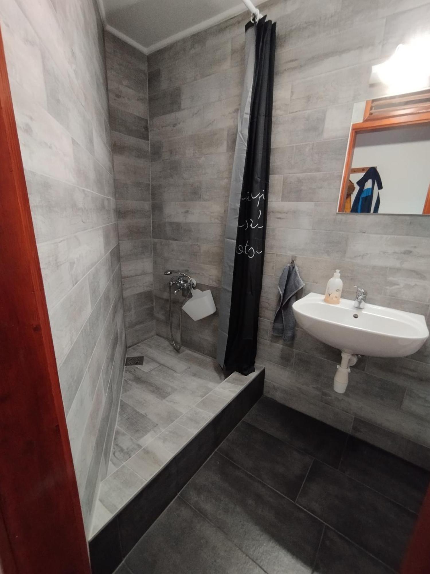Hellasz Apartman Гюла Екстериор снимка