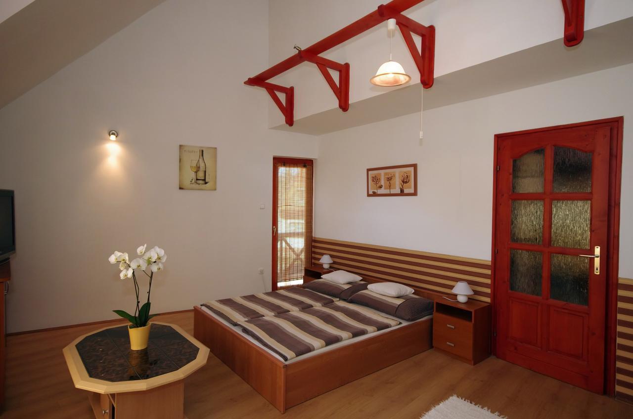 Hellasz Apartman Гюла Стая снимка
