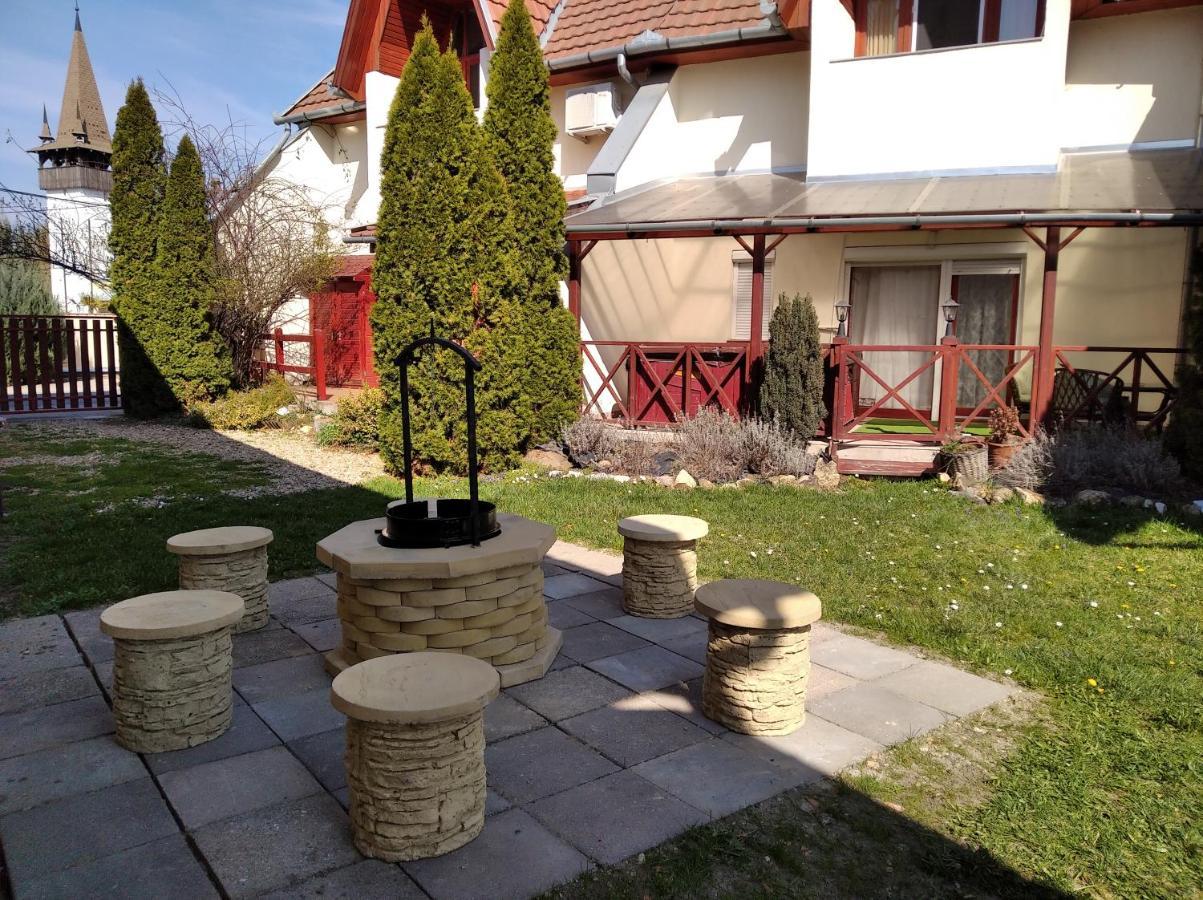 Hellasz Apartman Гюла Екстериор снимка
